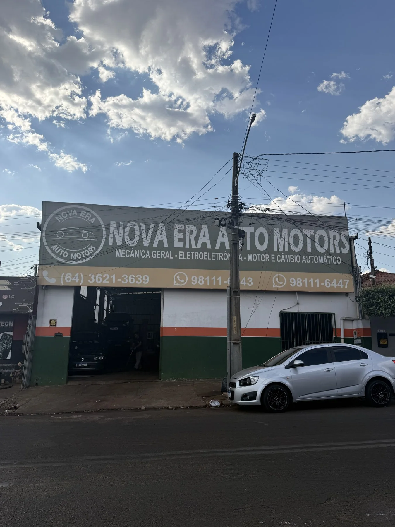 Fachada completa da Nova Era Auto Motors